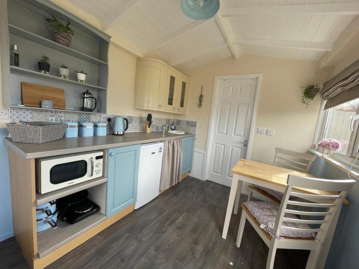 Finstown Kevara Shepherds Hut מראה חיצוני תמונה