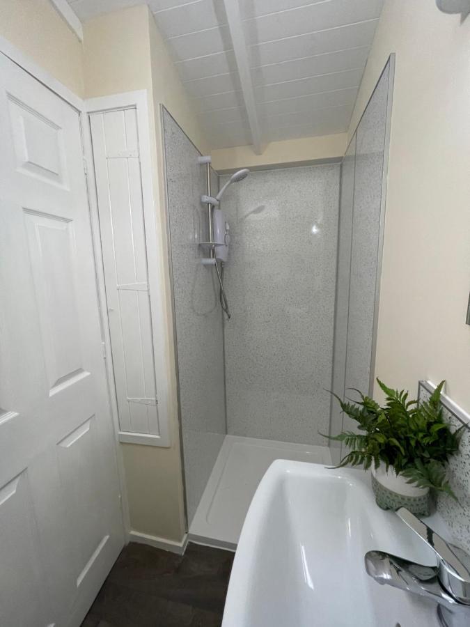 Finstown Kevara Shepherds Hut מראה חיצוני תמונה