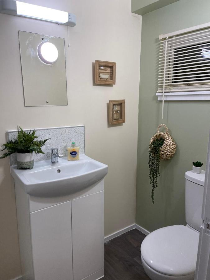Finstown Kevara Shepherds Hut מראה חיצוני תמונה